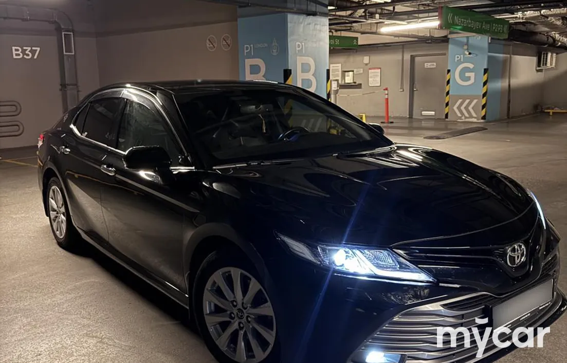 Toyota Camry 2019