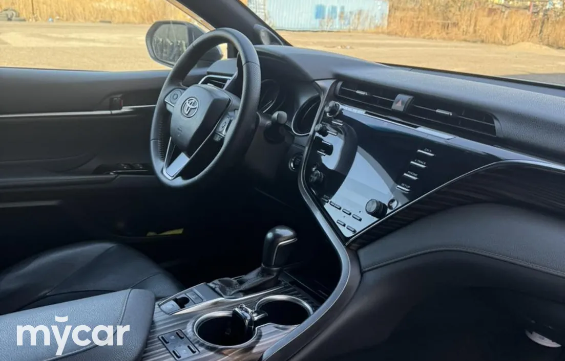 Toyota Camry 2019