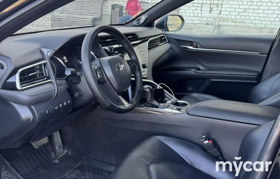 Toyota Camry 2019