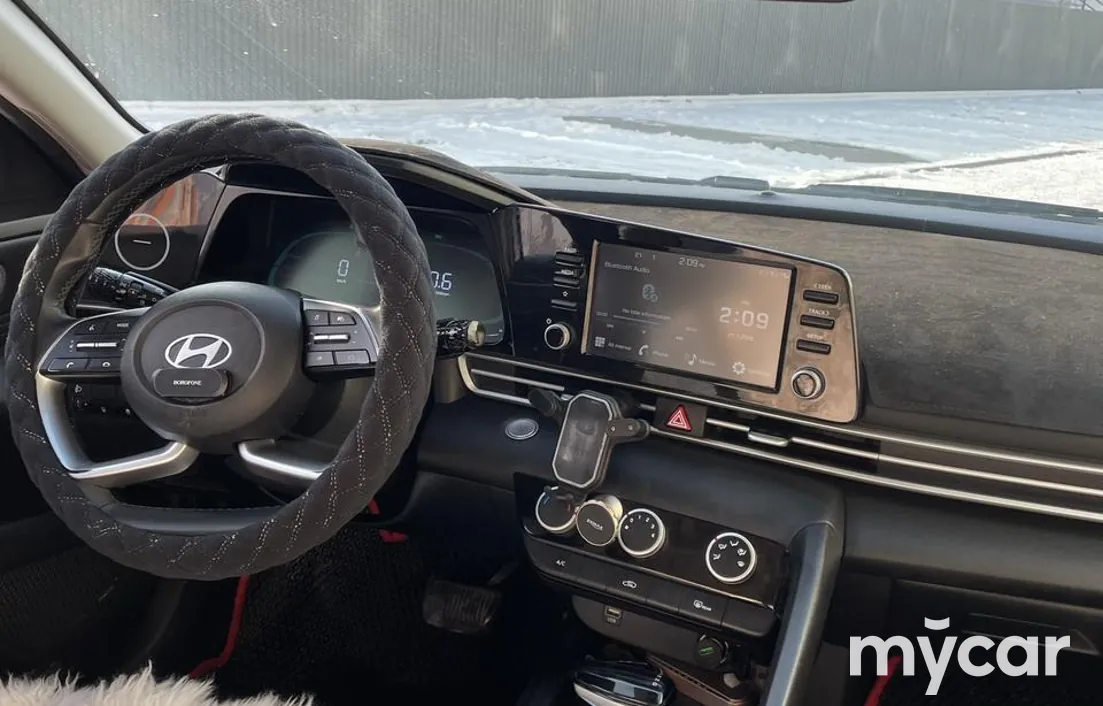 Hyundai Elantra 2023