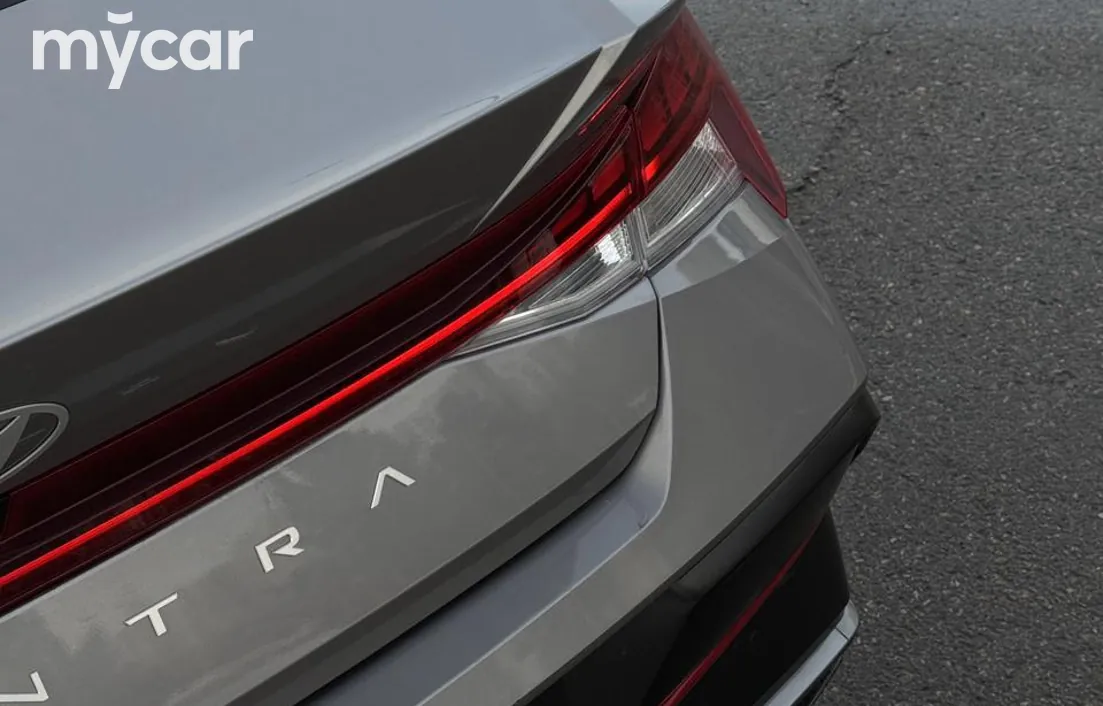 Hyundai Elantra 2024