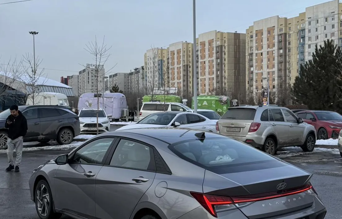 Hyundai Elantra 2024