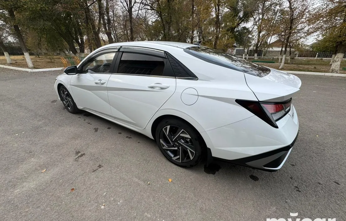 Hyundai Elantra 2024