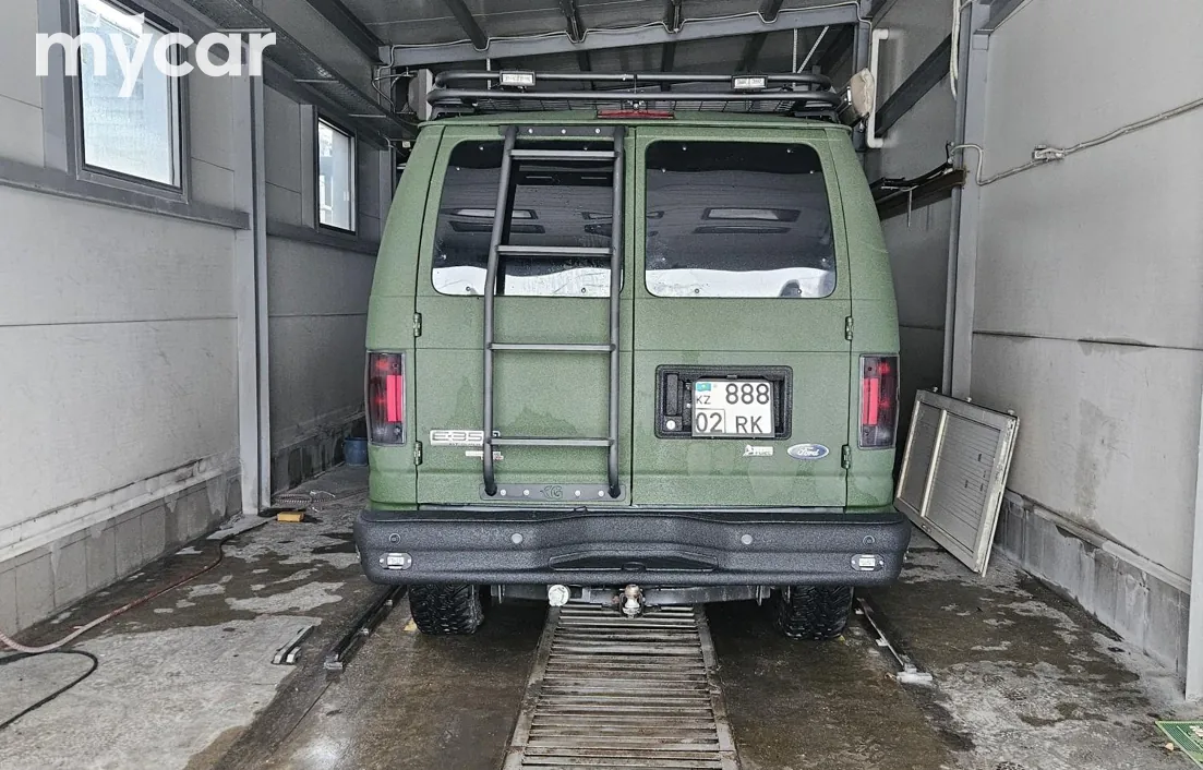 Ford Econoline 2011