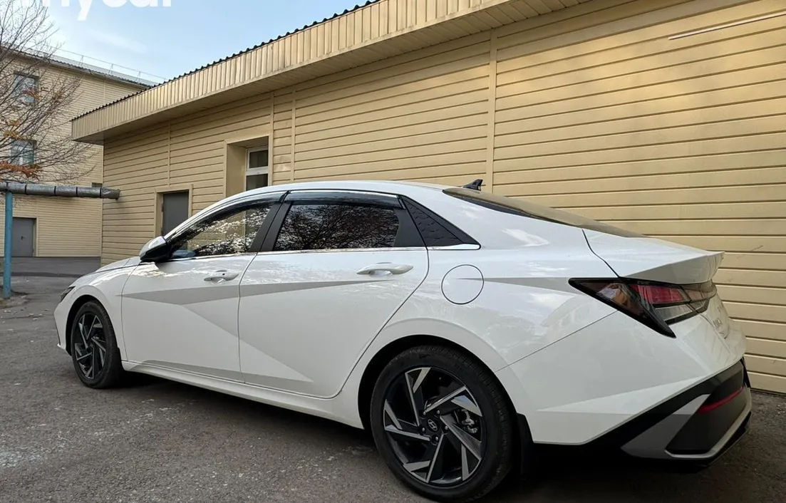Hyundai Elantra 2024