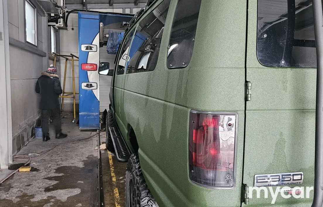 Ford Econoline 2011