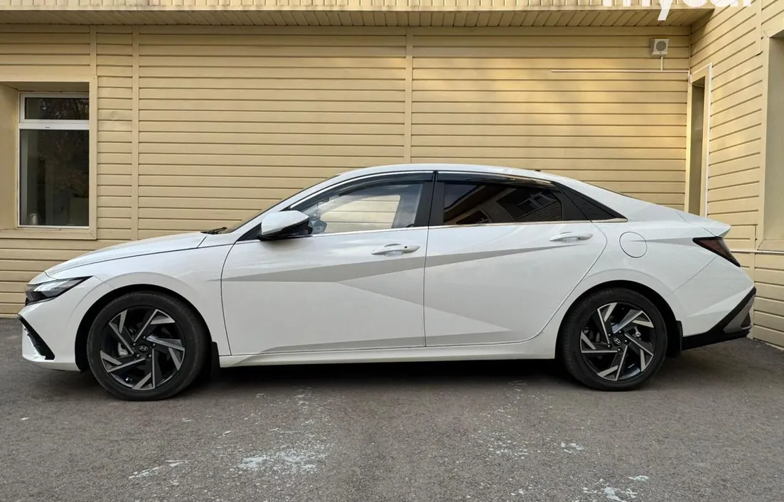 Hyundai Elantra 2024