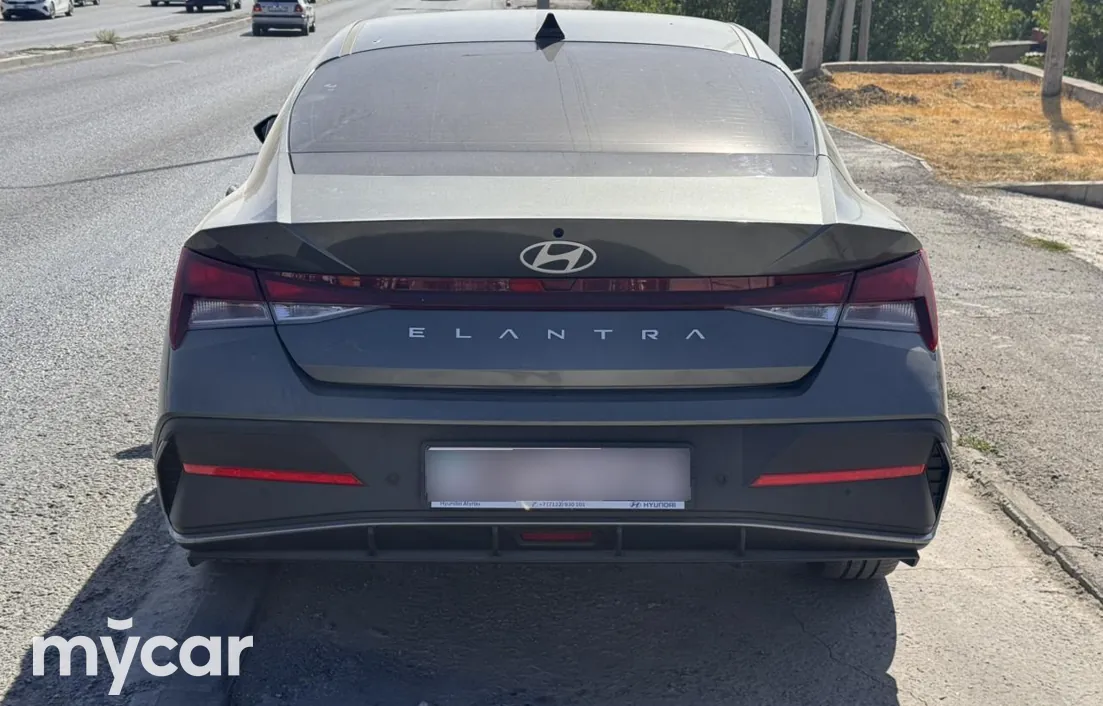 Hyundai Elantra 2024