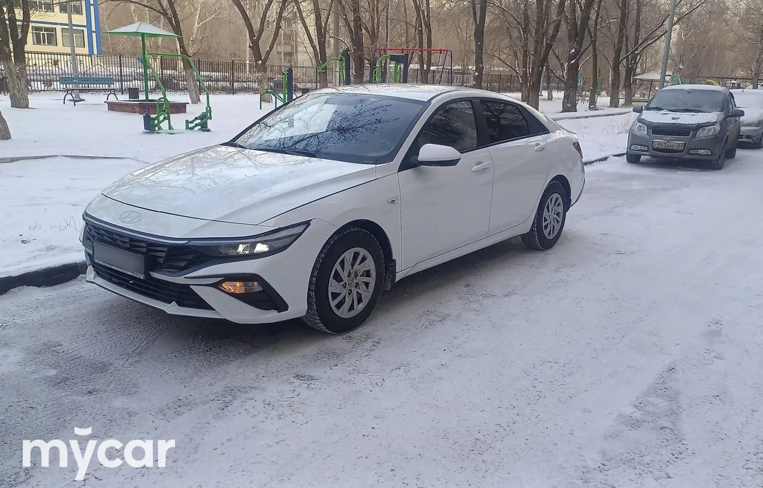 Hyundai Elantra 2024