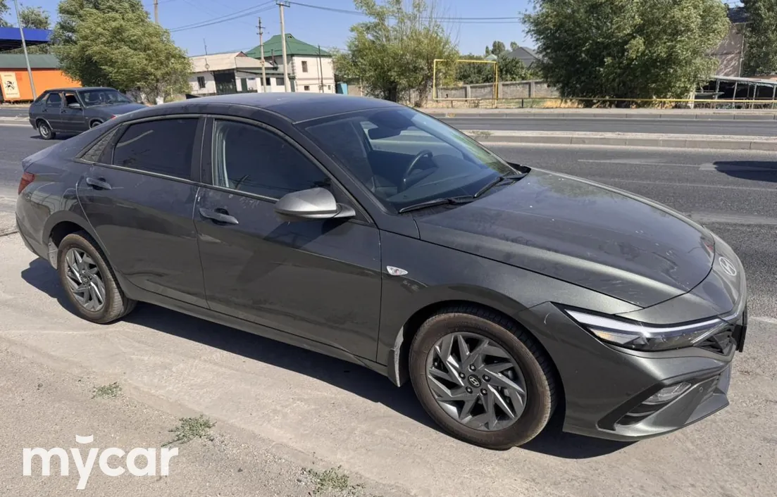 Hyundai Elantra 2024