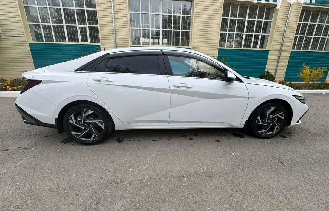 Hyundai Elantra 2024