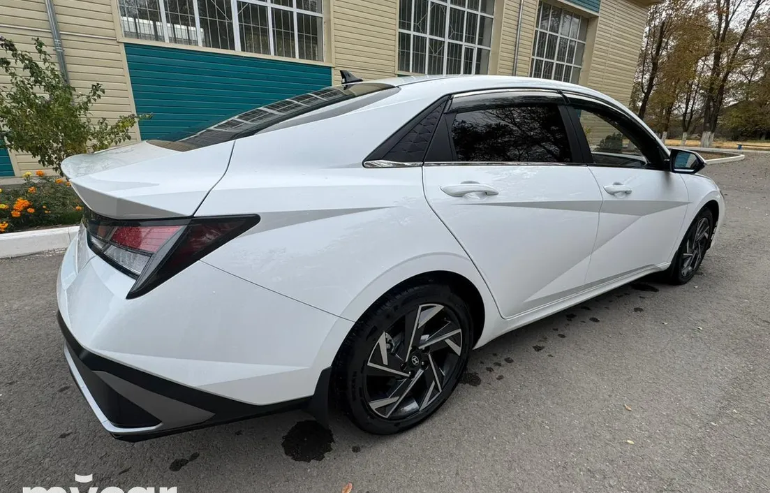 Hyundai Elantra 2024