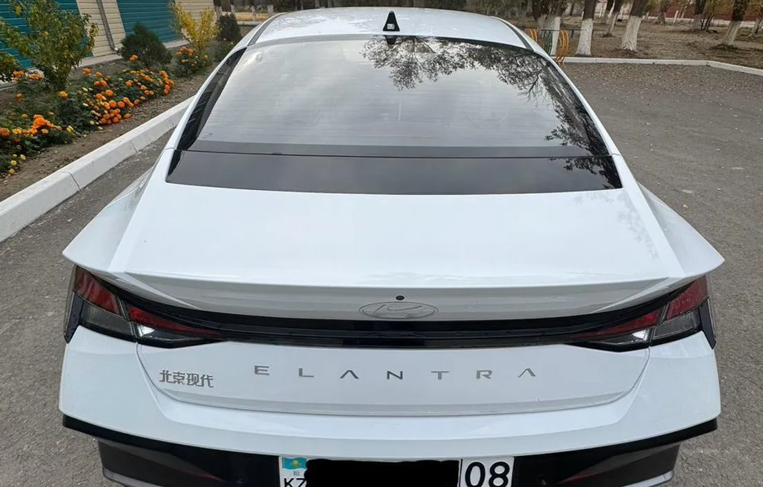 Hyundai Elantra 2024