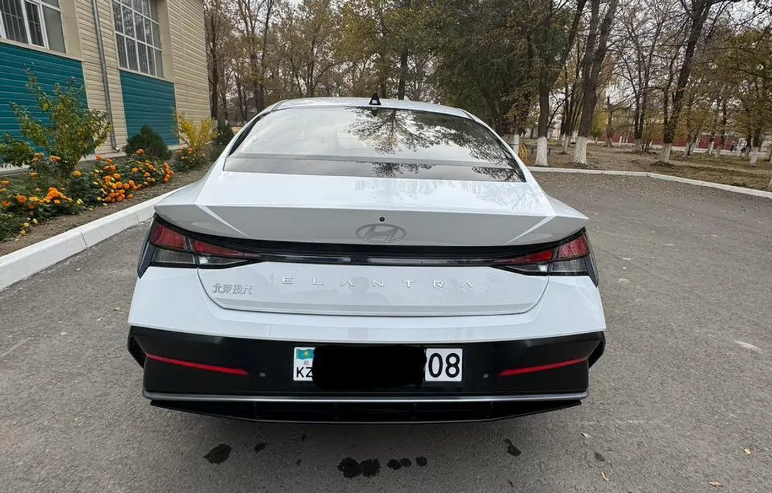 Hyundai Elantra 2024