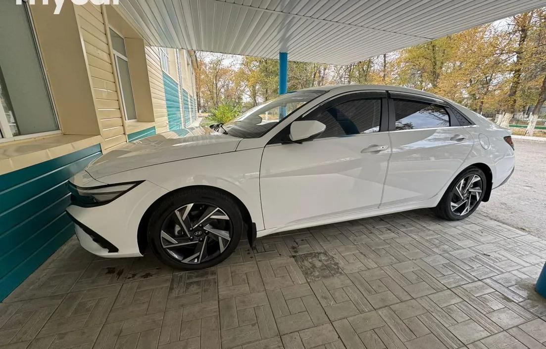 Hyundai Elantra 2024