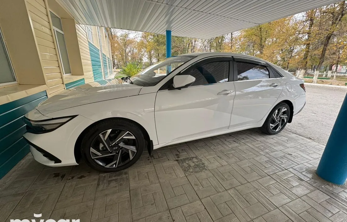 Hyundai Elantra 2024
