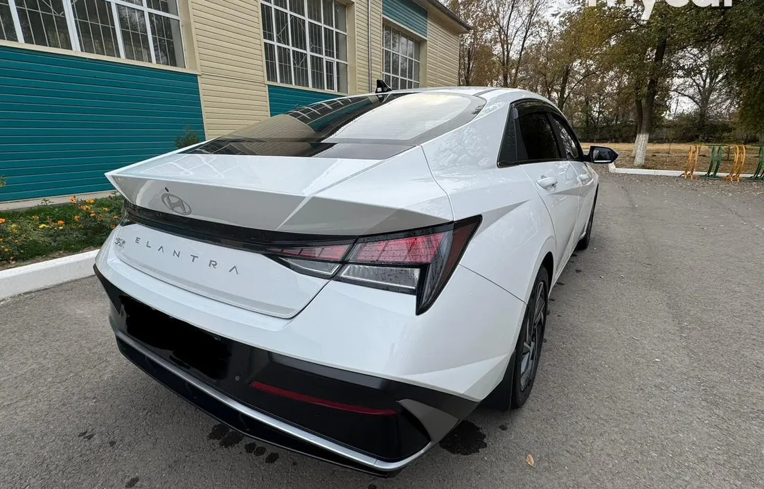Hyundai Elantra 2024