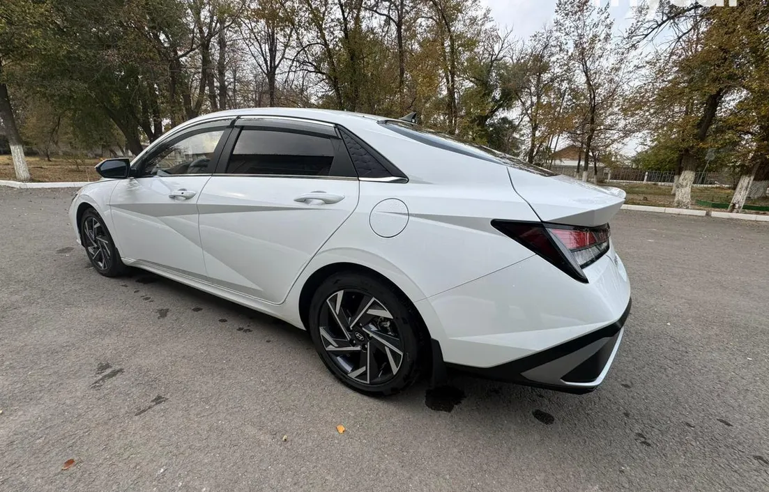 Hyundai Elantra 2024