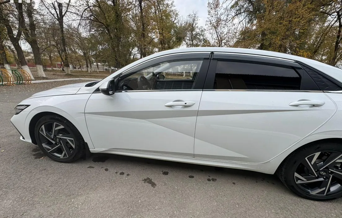 Hyundai Elantra 2024