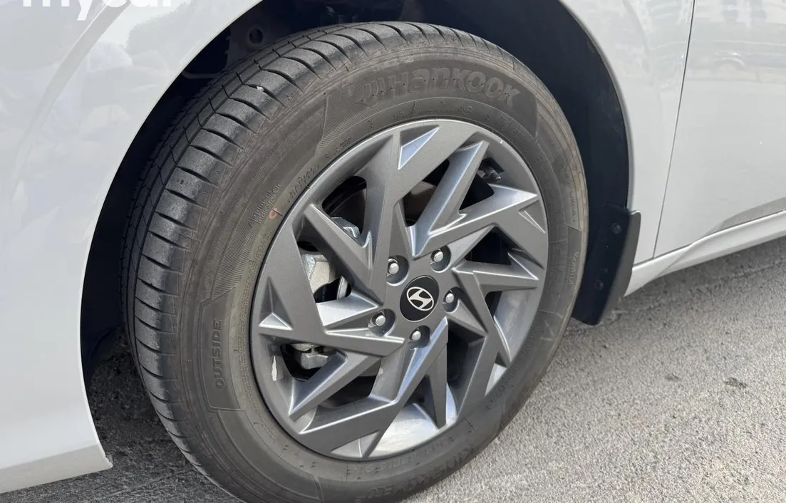 Hyundai Elantra 2024
