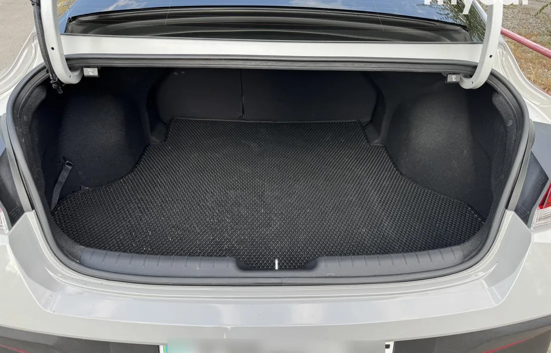 Hyundai Elantra 2024