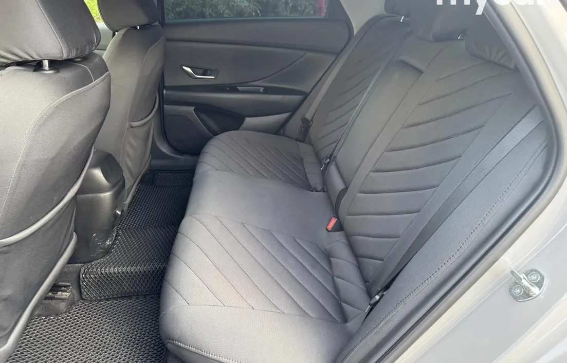 Hyundai Elantra 2024