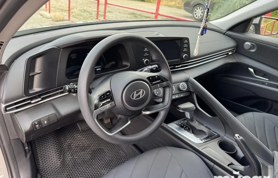 Hyundai Elantra 2024
