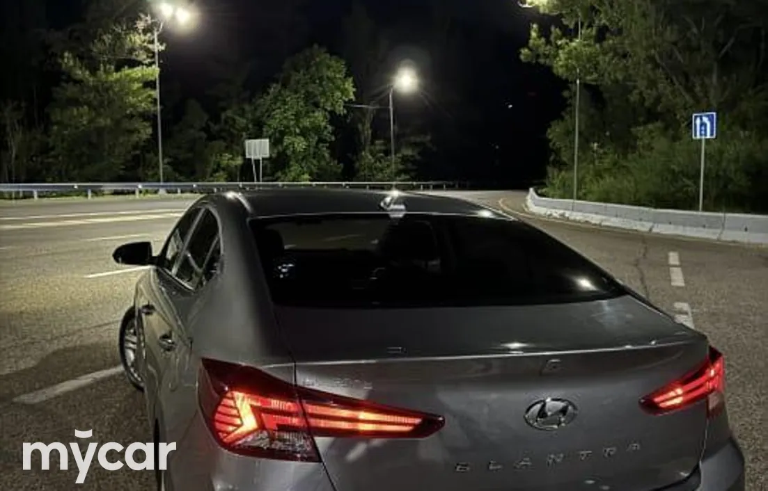 Hyundai Elantra 2019
