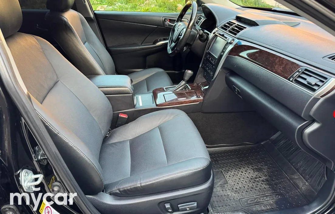 Toyota Camry 2017