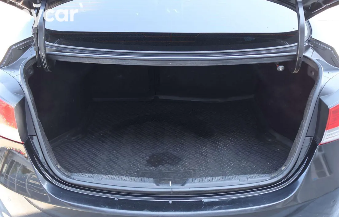 Hyundai Elantra 2012