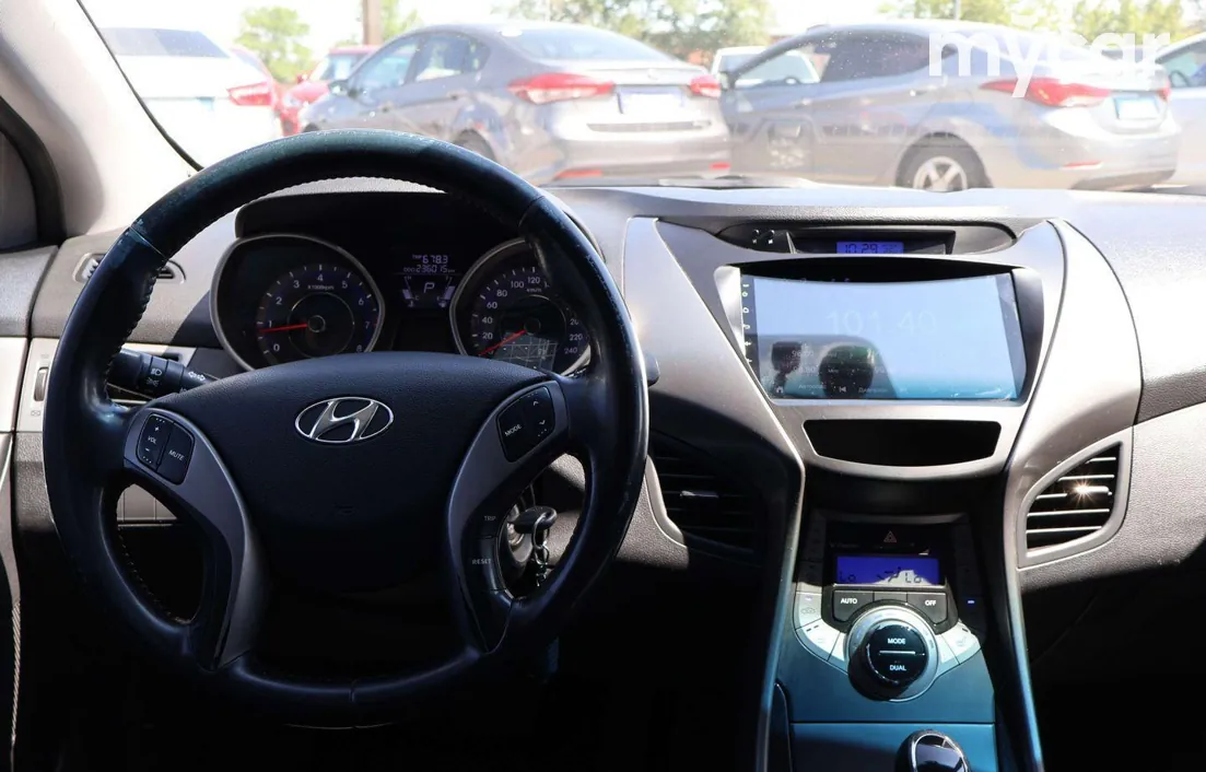 Hyundai Elantra 2012