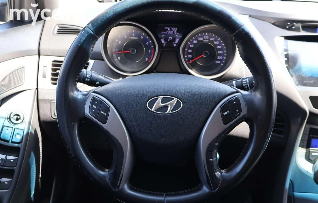 Hyundai Elantra 2012