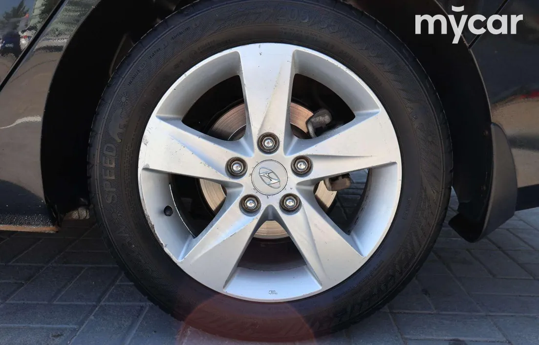 Hyundai Elantra 2012