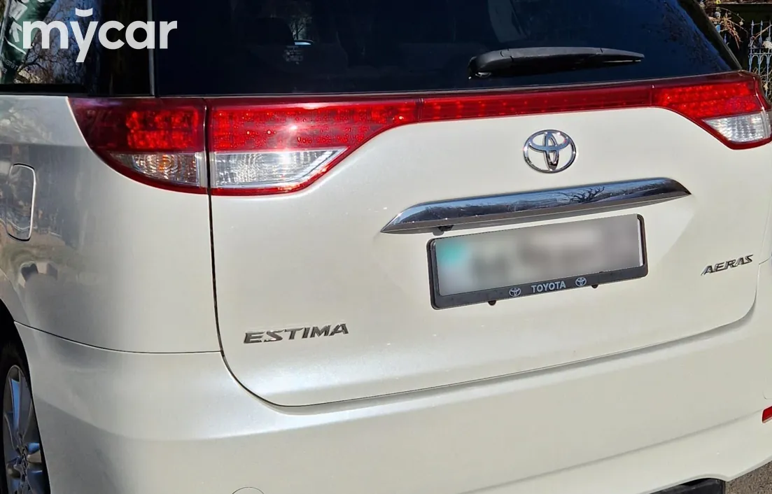 Toyota Estima 2010