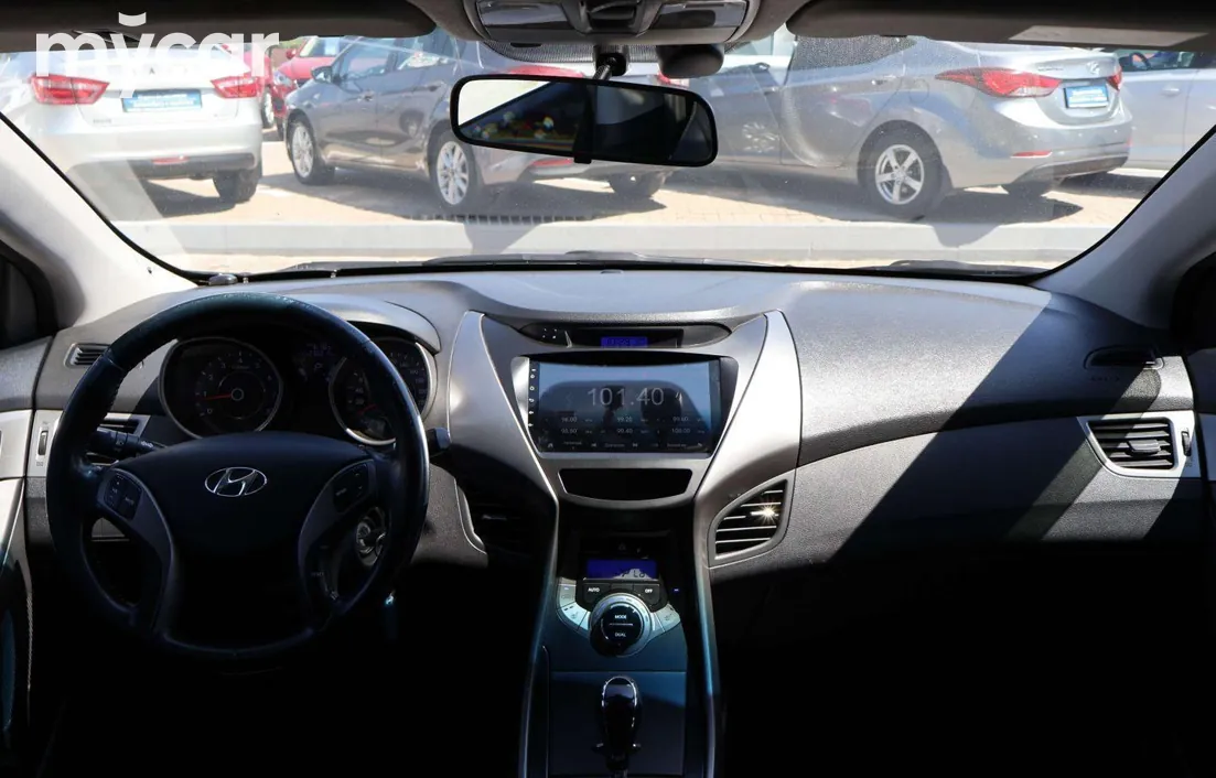 Hyundai Elantra 2012