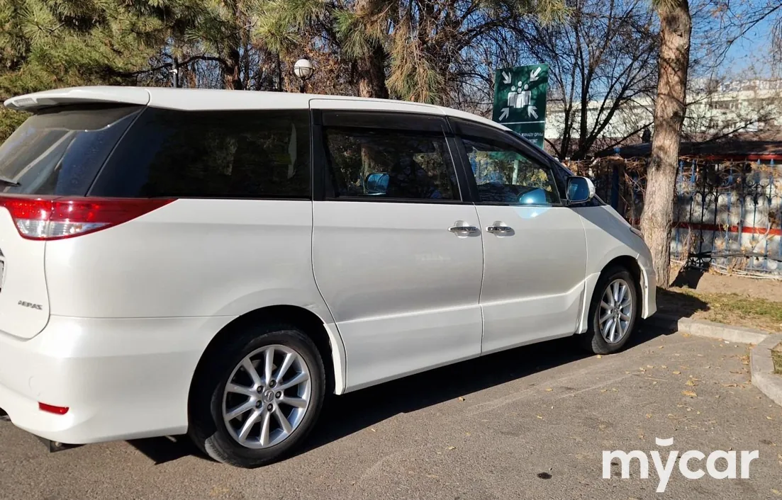 Toyota Estima 2010
