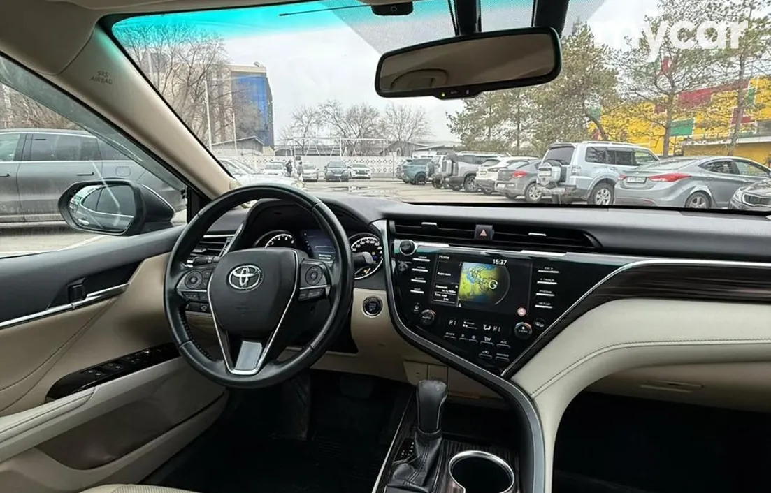 Toyota Camry 2019