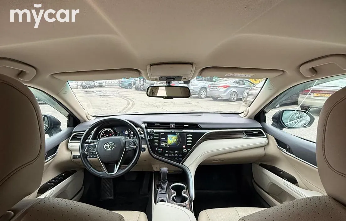 Toyota Camry 2019