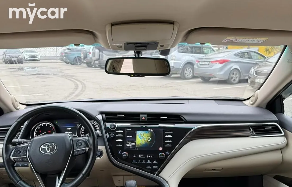 Toyota Camry 2019