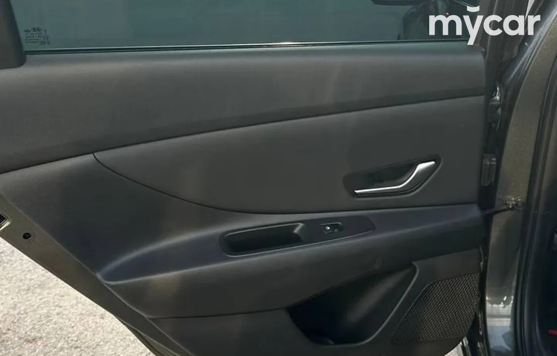 Hyundai Elantra 2023