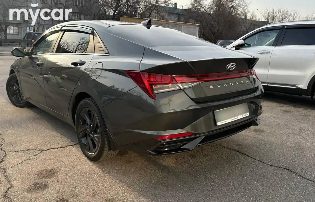 Hyundai Elantra 2023