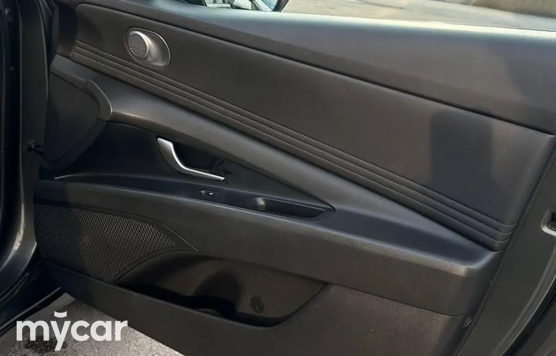 Hyundai Elantra 2023