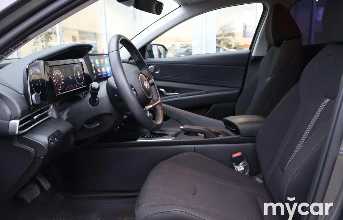 Hyundai Elantra 2024