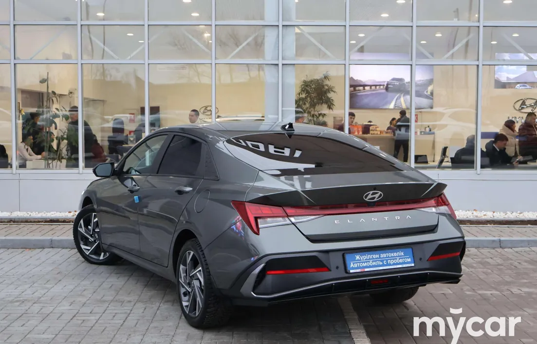 Hyundai Elantra 2024