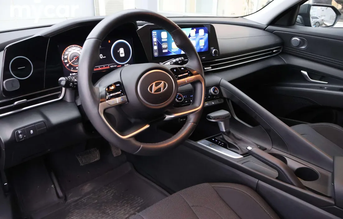 Hyundai Elantra 2024