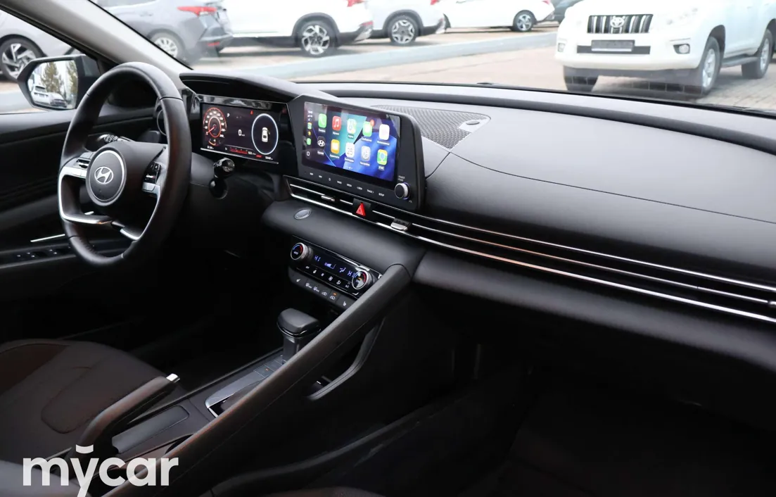 Hyundai Elantra 2024