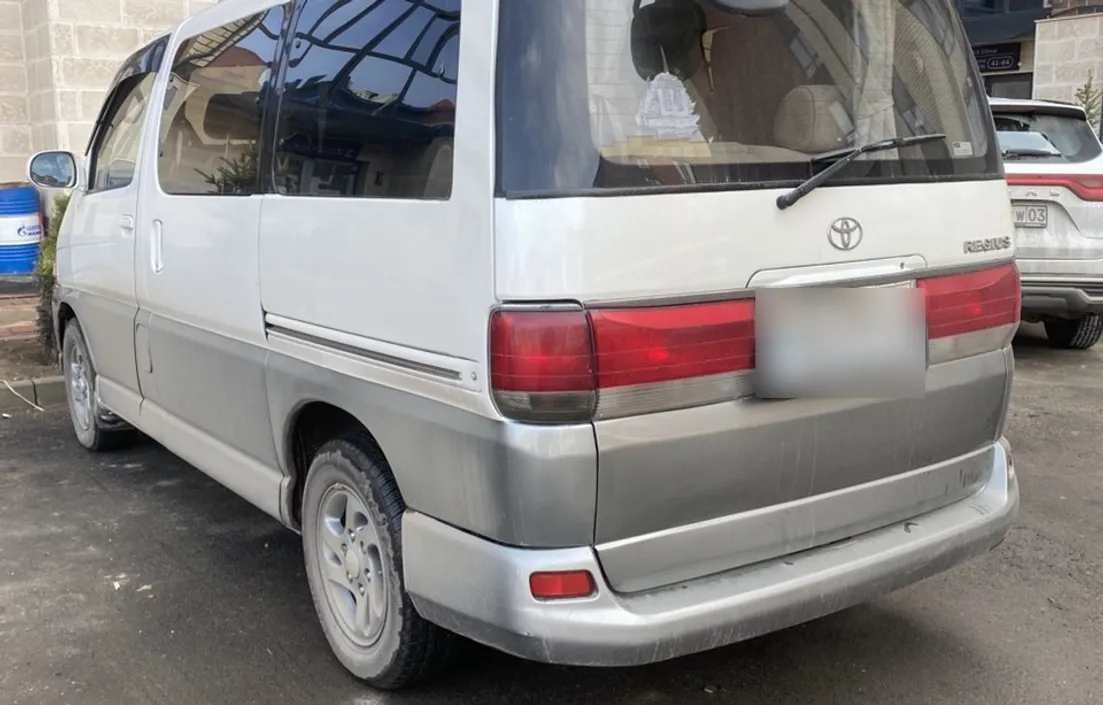 Toyota Regius 1997