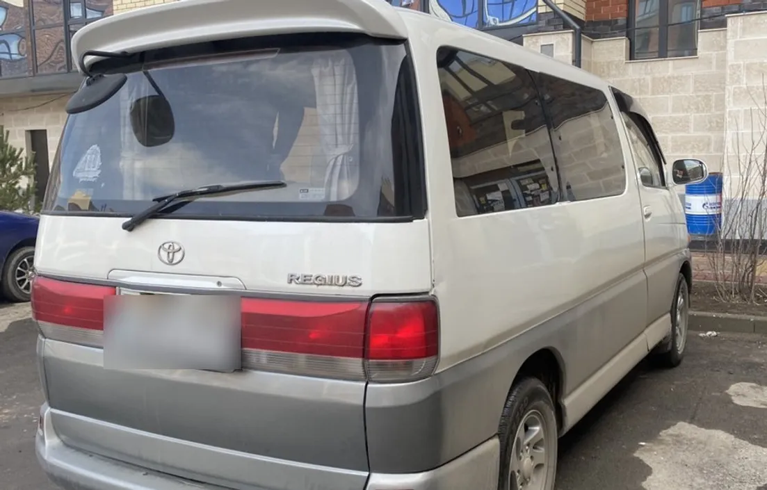 Toyota Regius 1997