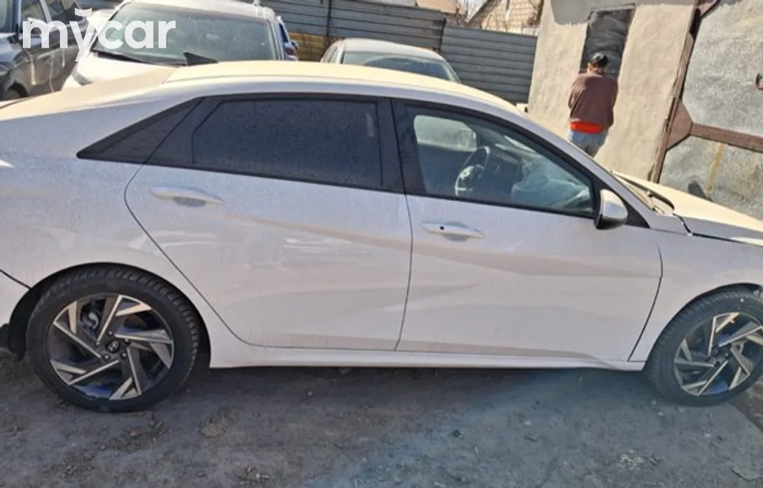 Hyundai Elantra 2023