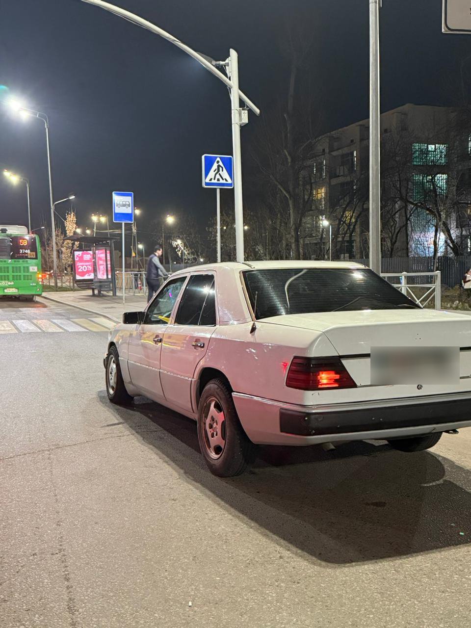 Mercedes-Benz E-Класс 1990